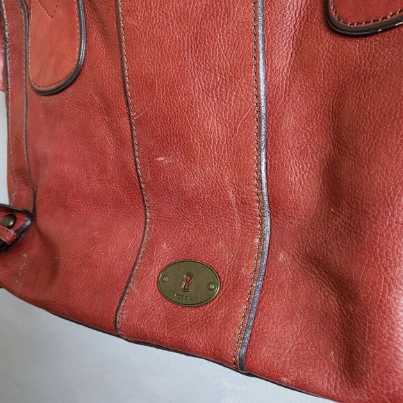 Fossil Leather Keyhole Tote Shoulder Bag in Red 17x10x4 Distressed Discoloration - Picture 11 of 17